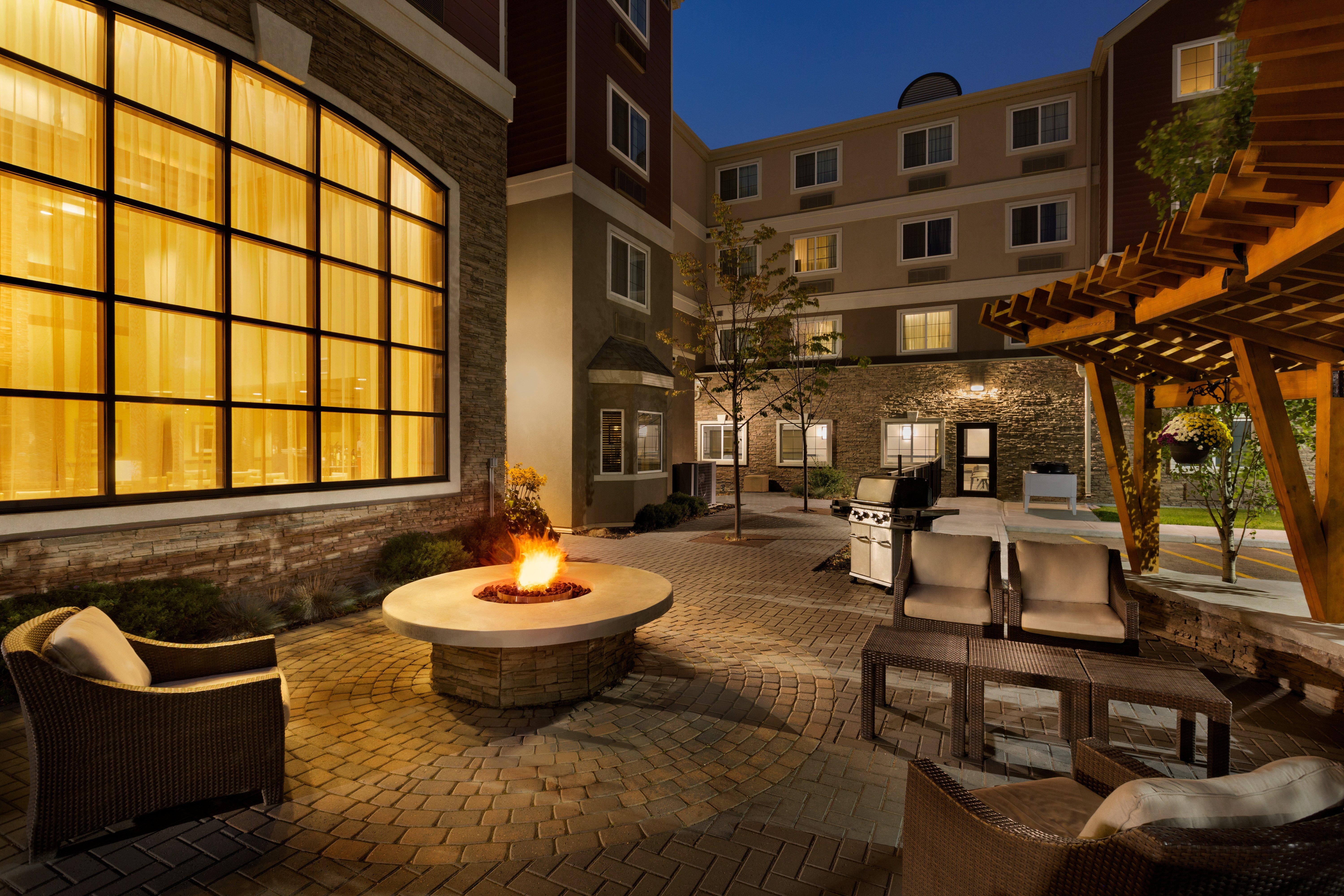 Staybridge Suites West Edmonton By Ihg Bagian luar foto