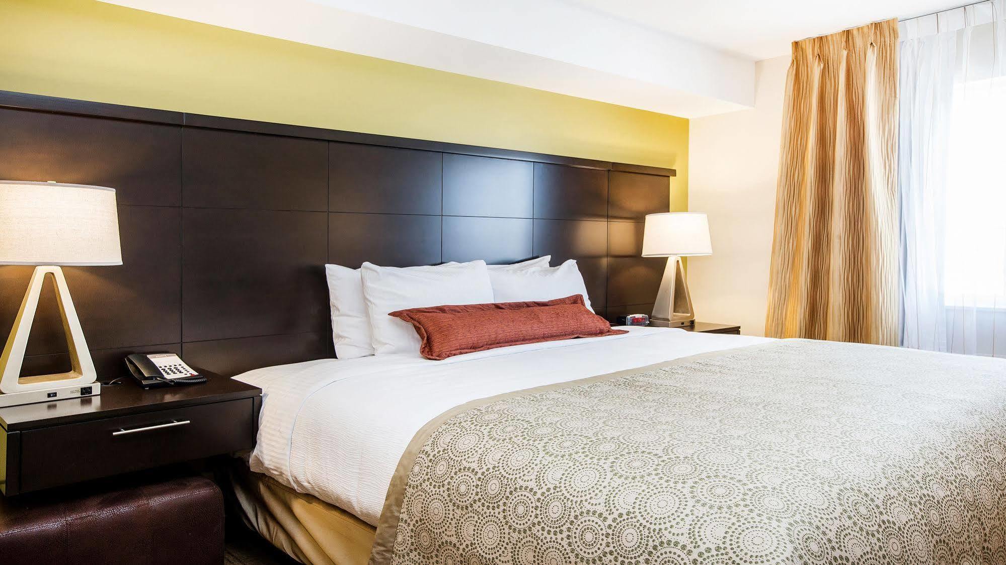 Staybridge Suites West Edmonton By Ihg Bagian luar foto